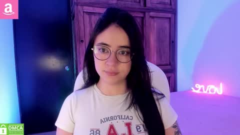 Snapshot of alicee_2 chatting on October 21, 11:04 am Aliceee  ..   97YP9VWGZHrefnav wishlist lists 1 online show from October 21, 11:04 am