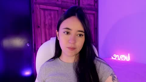 Snapshot of alicee_2 chatting on January 6, 4:13 pm Aliceee  ..   97YP9VWGZHrefnav wishlist lists 1 online show from January 6, 4:13 pm