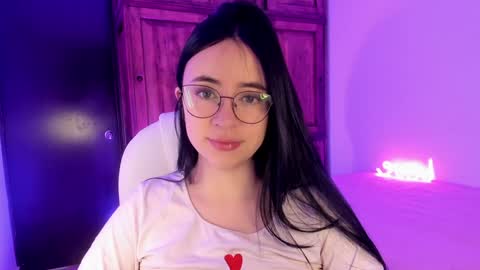 Snapshot of alicee_2 chatting on February 5, 4:36 pm Aliceee  ..   97YP9VWGZHrefnav wishlist lists 1 online show from February 5, 4:36 pm
