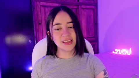 Snapshot of alicee_2 chatting on December 19, 10:02 am Aliceee  ..   97YP9VWGZHrefnav wishlist lists 1 online show from December 19, 10:02 am