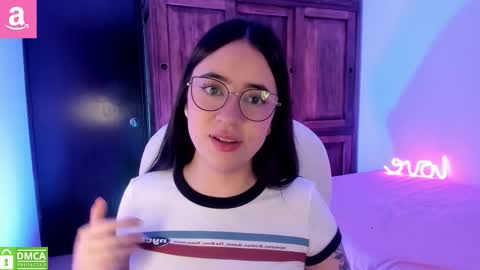 Snapshot of alicee_2 chatting on October 18, 10:08 am Aliceee  ..   97YP9VWGZHrefnav wishlist lists 1 online show from October 18, 10:08 am