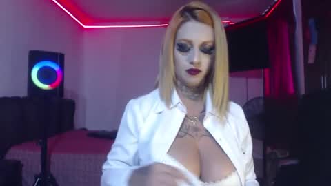 aliceesmiths online show from February 6, 6:24 pm