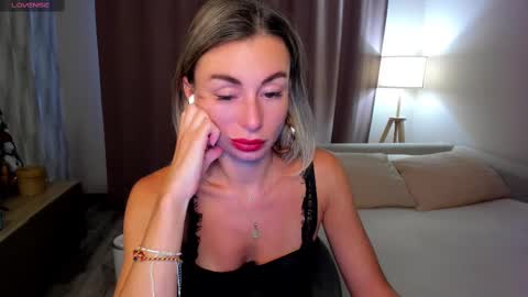 Snapshot of aliceevan chatting on February 16, 2:20 am Daniella online show from February 16, 2:20 am