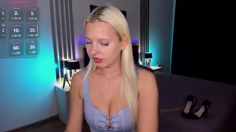 Snapshot of alicefreman chatting on October 21, 10:09 am Alice online show from October 21, 10:09 am