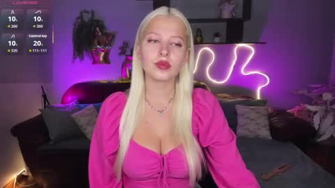 Snapshot of alicefreman chatting on September 19, 11:47 am Alice online show from September 19, 11:47 am