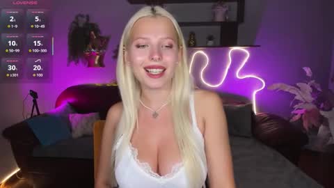 Snapshot of alicefreman chatting on September 26, 10:45 am Alice online show from September 26, 10:45 am