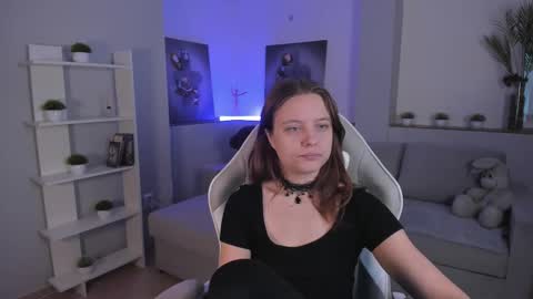 Snapshot of alicepill chatting on October 16, 2:11 am Alice online show from October 16, 2:11 am