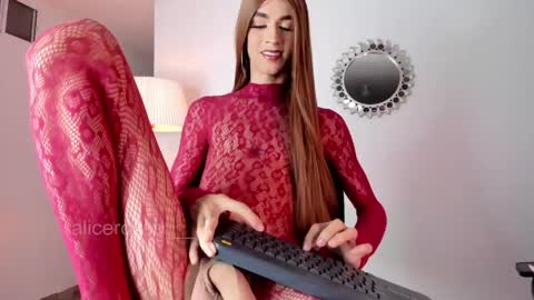 alicerosee___ online show from April 11, 9:41 pm