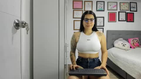 alicia_rainbow online show from June 11, 3:04 am