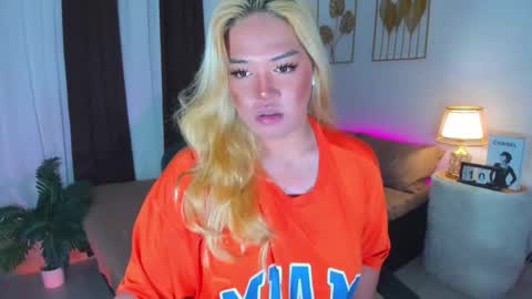 aliciacum online show from November 15, 11:45 am