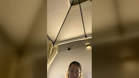Alicia  online show from June 8, 1:00 am