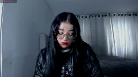 aliice_walker_ online show from June 18, 10:04 pm