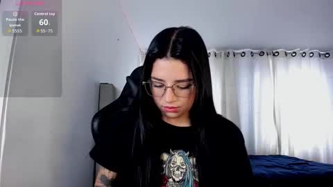 aliice_walker_ online show from November 4, 5:14 pm