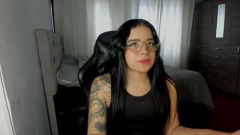 aliice_walker_ online show from July 13, 8:56 pm