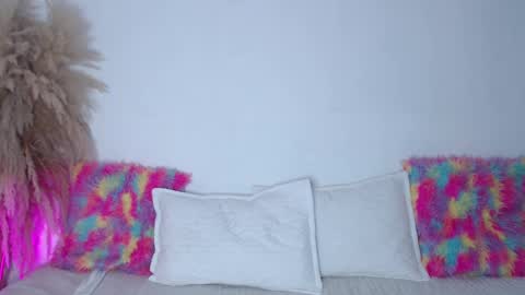 lili online show from February 26, 11:43 am