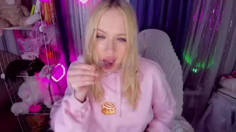 alinaocean online show from April 9, 4:56 pm