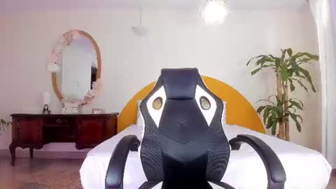 AlinaSimmons online show from June 8, 1:01 pm