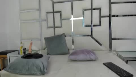 alisonmoon72 online show from May 21, 8:04 pm