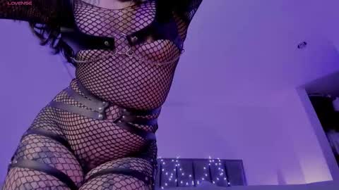 Snapshot of alisson_rocker chatting on October 15, 2:04 am    online show from October 15, 2:04 am