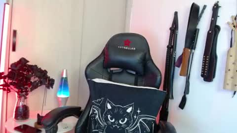 Alisson Beckett online show from March 24, 9:10 pm