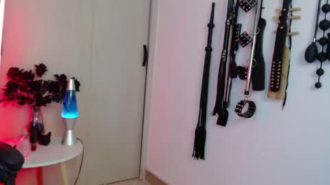 Alisson Beckett online show from April 15, 7:58 pm