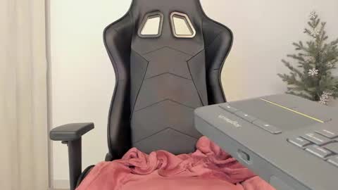 alisson online show from December 4, 11:15 pm