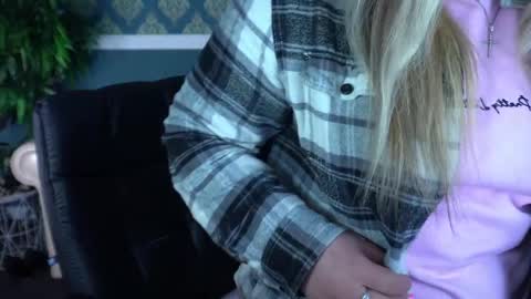 alissyagrayy online show from April 21, 5:58 am