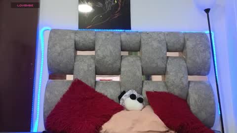 alix_kitty_ online show from January 8, 8:47 pm