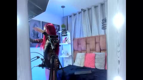 alix noa online show from December 5, 7:55 pm