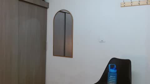 alix online show from November 8, 1:19 am