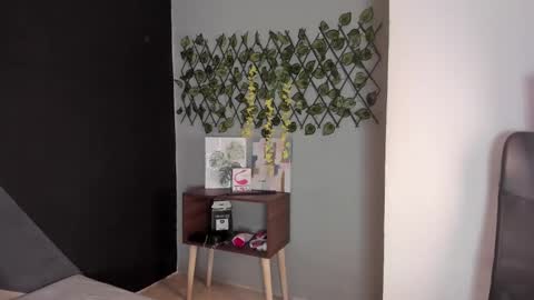 Snapshot of alixon_fiore5 chatting on February 21, 1:00 am alixon online show from February 21, 1:00 am