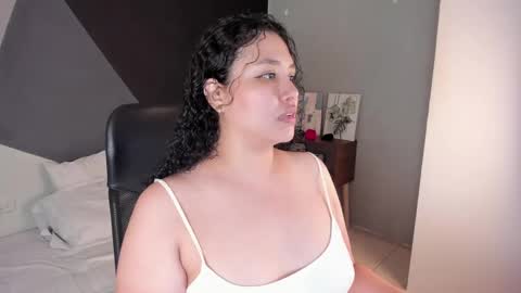 Snapshot of alixon_fiore5 chatting on September 24, 2:40 am alixon online show from September 24, 2:40 am