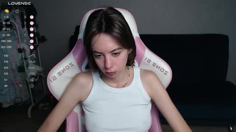 Snapshot of allie_hazie chatting on September 22, 12:15 am alice online show from September 22, 12:15 am