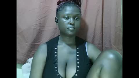 Snapshot of allie_quin chatting on October 22, 11:56 am Allie online show from October 22, 11:56 am