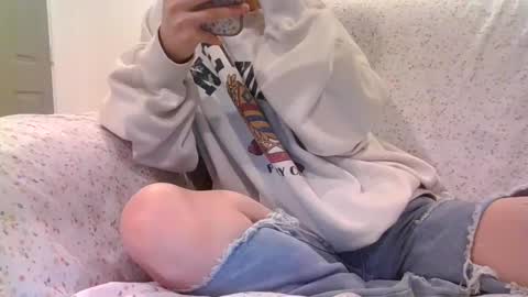 alliebearx online show from March 12, 1:47 am