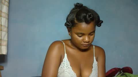 allizida01 online show from November 27, 9:33 pm