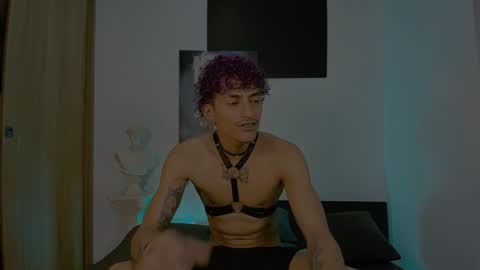 SilverAndDemon online show from December 3, 1:25 am