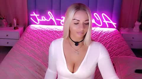 AlwaysHot online show from March 1, 1:32 am