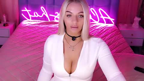 AlwaysHot online show from March 4, 2:08 am