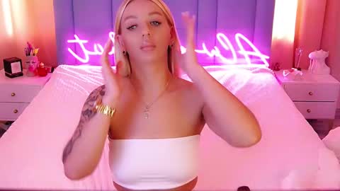 AlwaysHot online show from March 4, 6:37 am