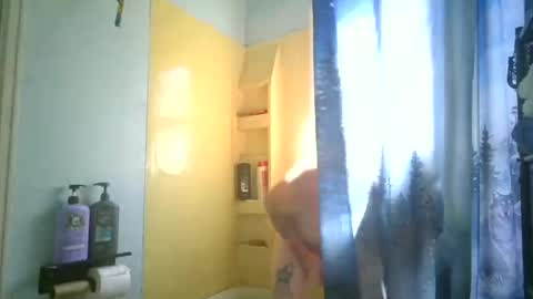 Snapshot of allwolf0323 chatting on September 15, 6:42 pm allwolf0323 online show from September 15, 6:42 pm