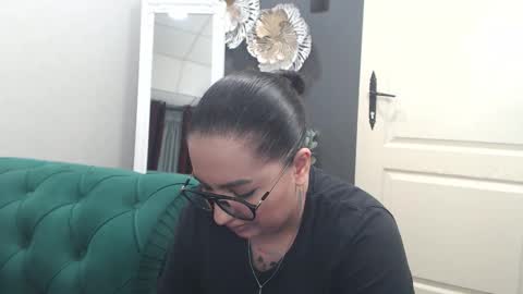         online show from March 28, 4:52 pm