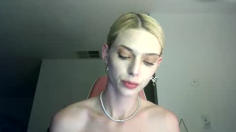 Ally Girl In Her Ally World online show from November 29, 1:35 am