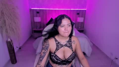 allyson_brownn online show from December 1, 9:35 pm