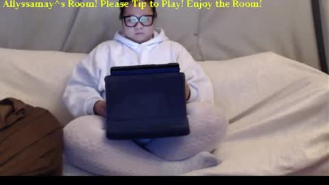 Allyssamay online show from January 14, 7:05 am