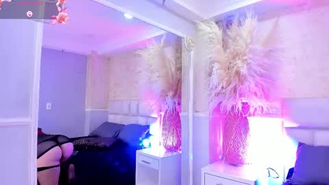 almalopez_ online show from December 15, 9:11 pm