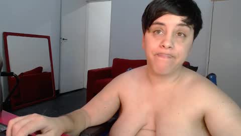 Snapshot of almondonwheels chatting on January 15, 11:40 pm Almond online show from January 15, 11:40 pm