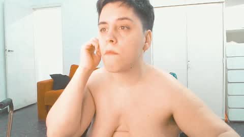 Snapshot of almondonwheels chatting on March 3, 2:47 am Almond online show from March 3, 2:47 am