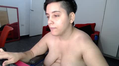 Snapshot of almondonwheels chatting on December 29, 8:04 pm Almond online show from December 29, 8:04 pm