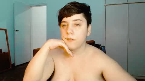 Snapshot of almondonwheels chatting on January 17, 1:04 am Almond online show from January 17, 1:04 am